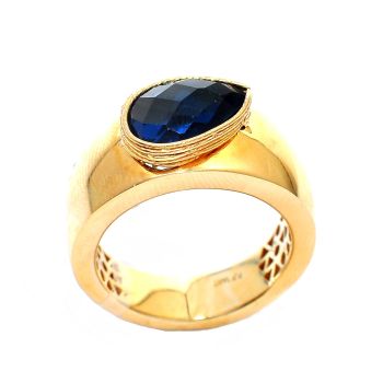 Yellow gold ring with tourmaline