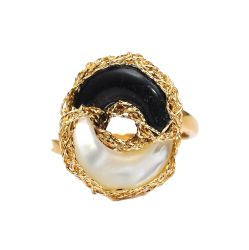 Gold ring with mother of pearl and onyx