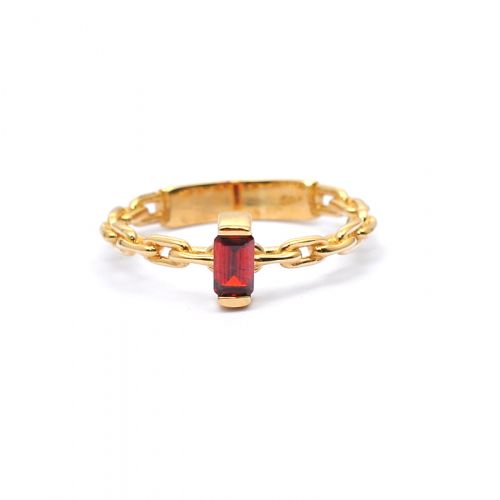 Yellow gold  ring with garnet