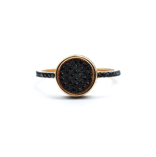 Yellow gold  ring with onyx