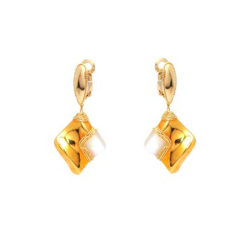 Yellow gold earrings with mother of pearl