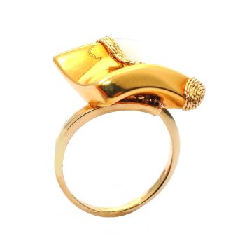 Gold ring with mother of pearl 