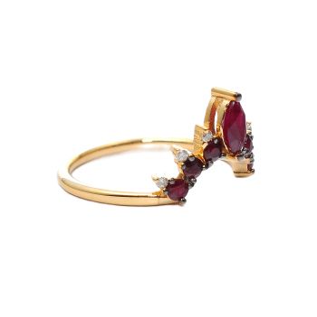 Yellow gold ring with diamonds 0.06 ct and ruby 0.72 ct